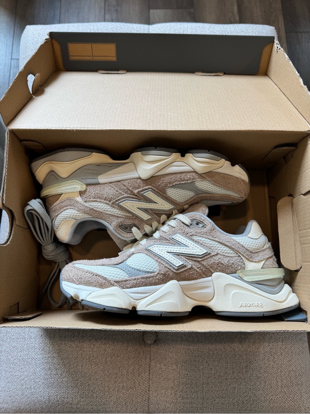 New Balance9060 'Driftwood
Stone Pink Sea Salt'
